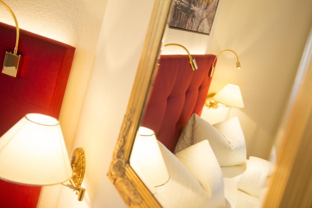 Hotel Zum Jungen Roemer 라드스타드트 객실 사진